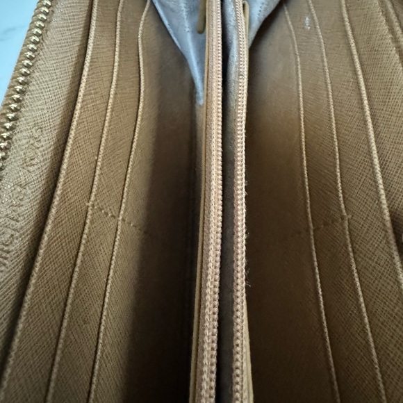 Micheal Kors snakeskin wallet - Picture 6 of 7